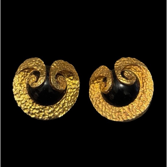 Vintage 80's swirl stud earrings gold tone textured with black cabochon - Picture 5 of 6
